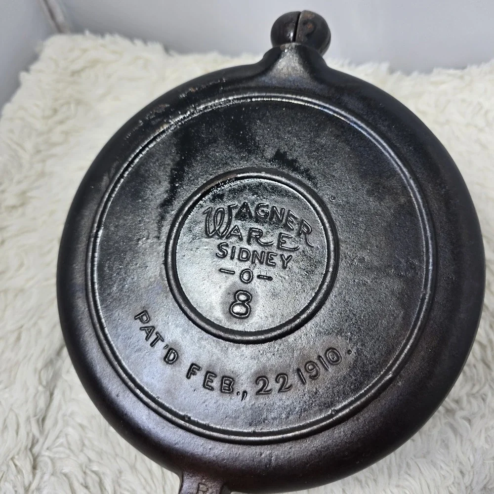 Antique Wagner Ware Sidney Cast Iron Waffle Maker 8 Pat. Feb 22, 1910